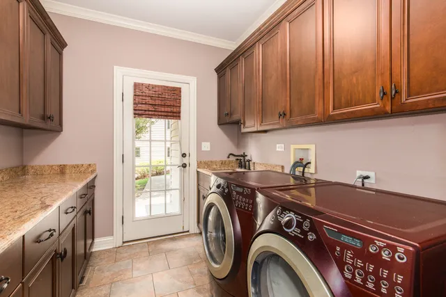 $1,099,000 | 39W663 Henry David Thoreau Place, St. Charles, IL 60175