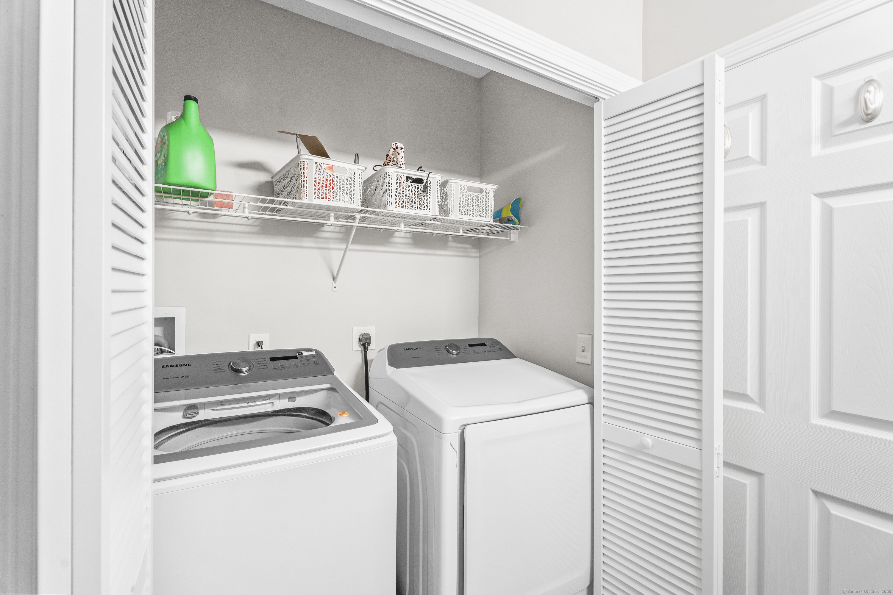 29 Primrose Lane, Unit 29 Suffield, CT 06078 - Photo 21 of 32 a utility room with dryer and washer