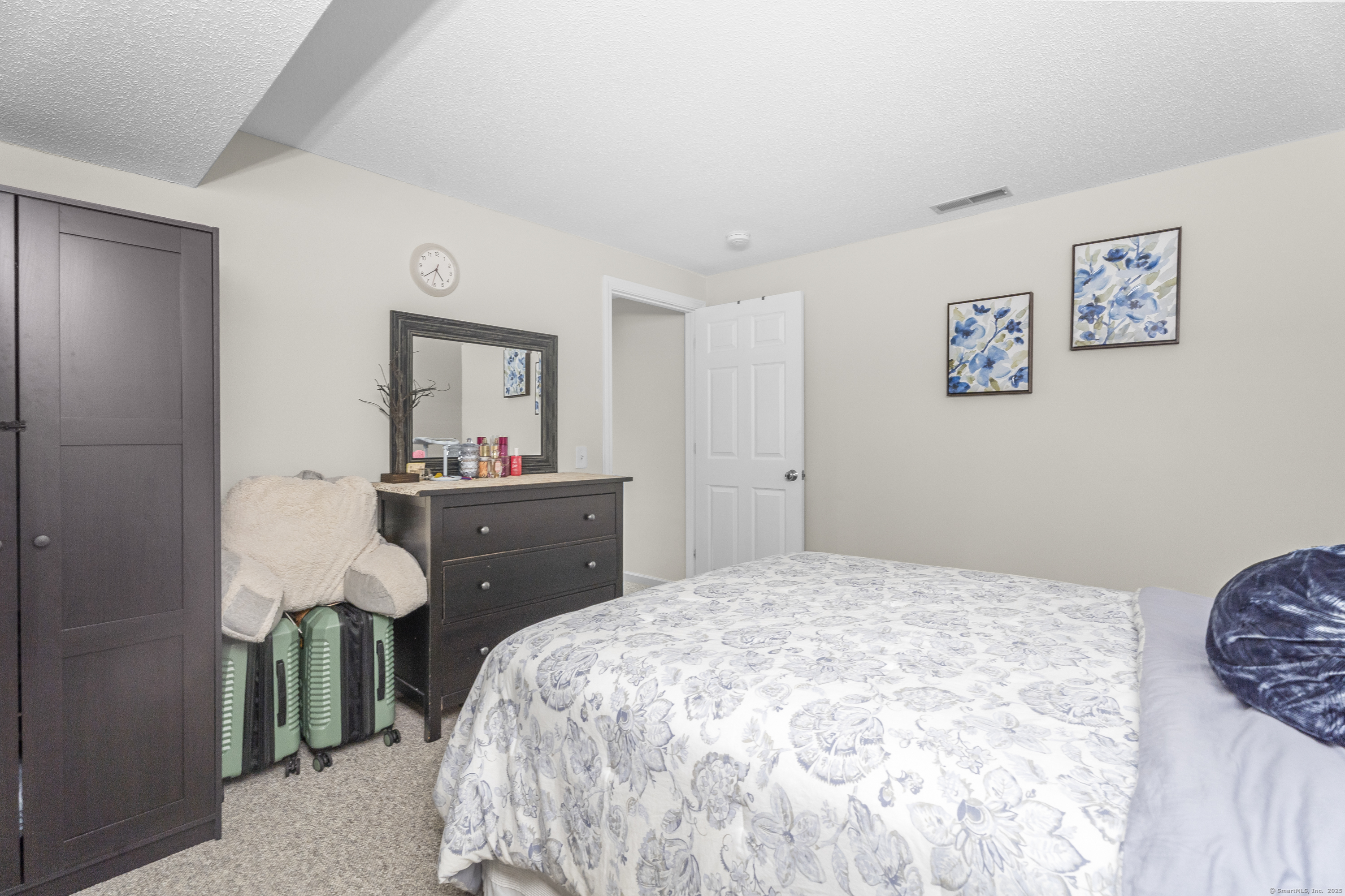 29 Primrose Lane, Unit 29 Suffield, CT 06078 - Photo 23 of 32 a bedroom with a bed and a lamp