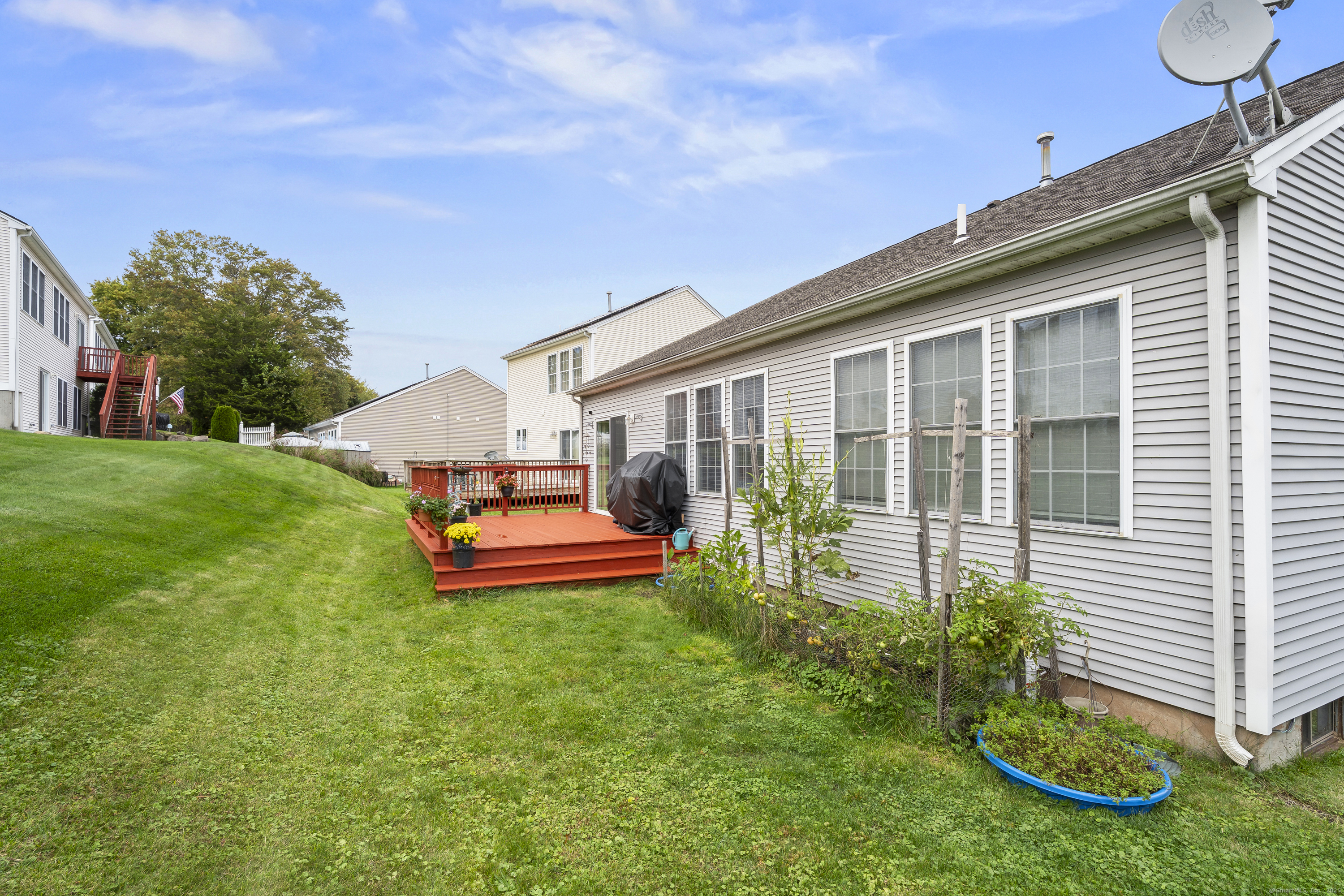 29 Primrose Lane, Unit 29 Suffield, CT 06078 - Photo 29 of 32 a house view with a garden space