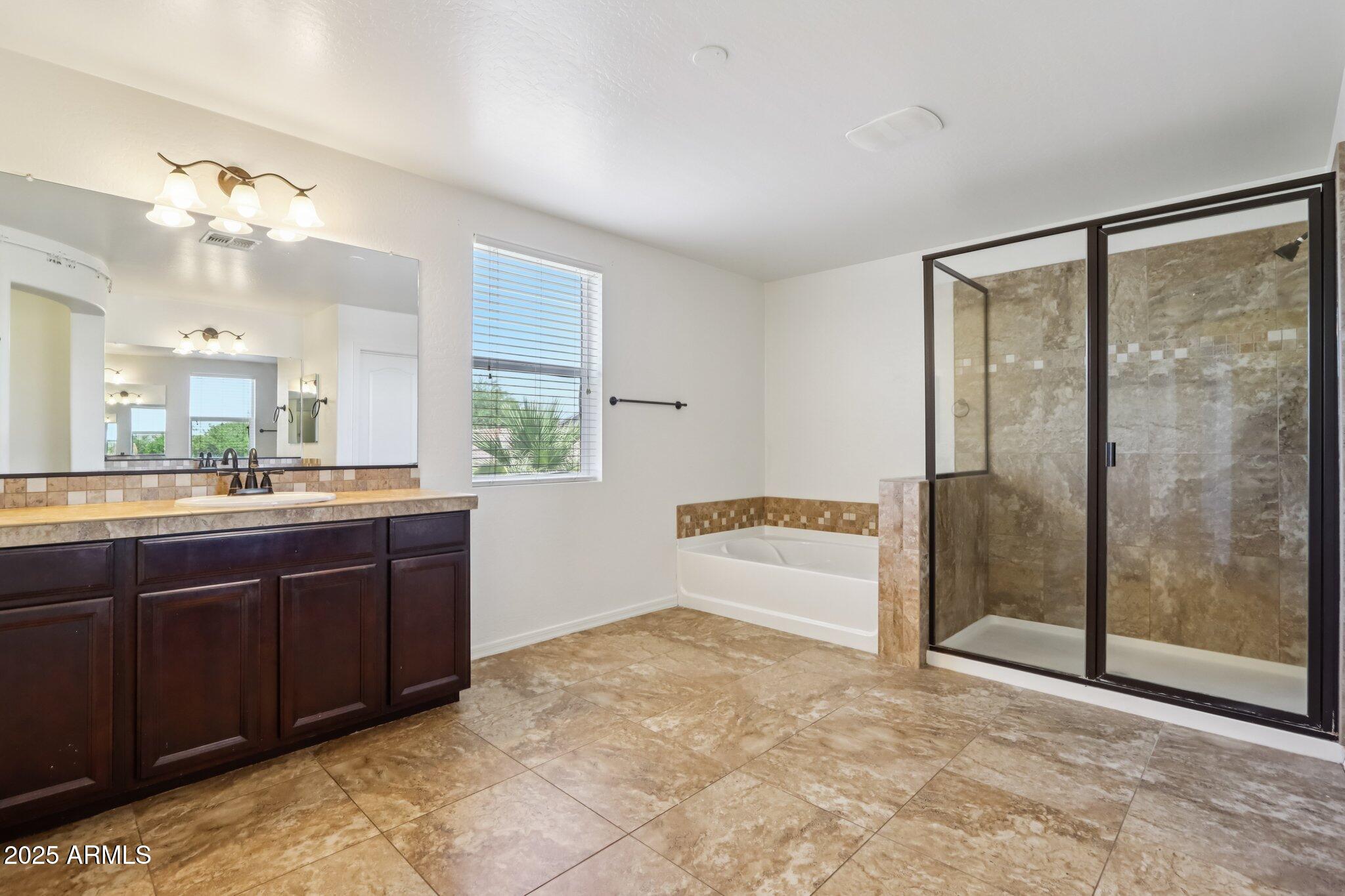 2542 North Riley Road Buckeye, AZ 85396 - Photo 27 of 44 38-web-or-mls-N Riley Rd-1406-038