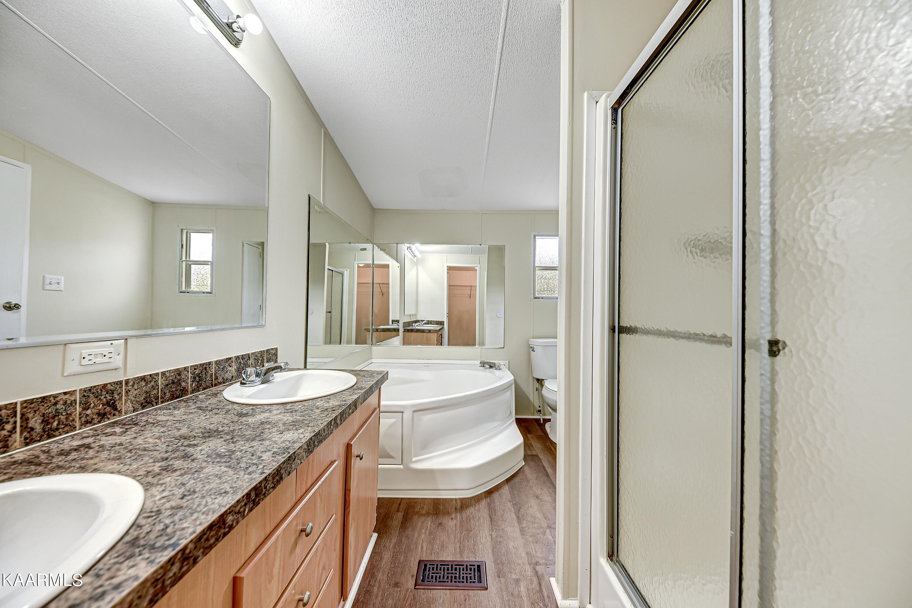 7200 Beelertown Road Powell, TN 37849 - Photo 16 of 18 Masterbath2