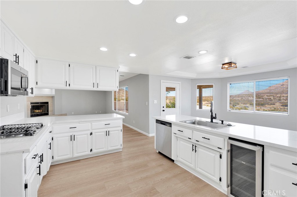 16731 Iwa Road Apple Valley, CA 92307 - Photo 15 of 70