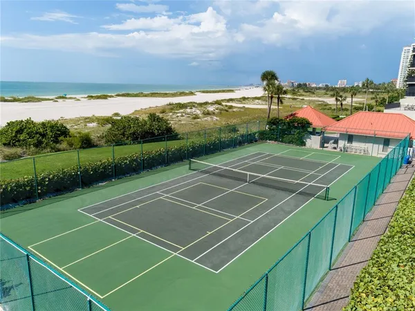 a view of an tennis court