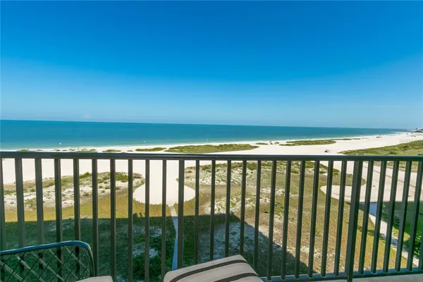 a room with a green space