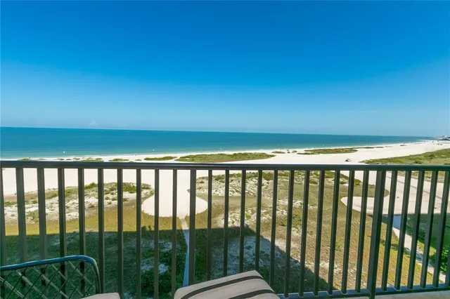 a room with a green space