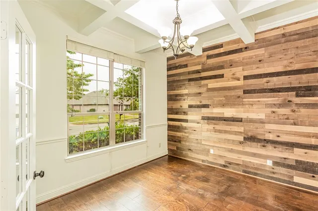 a view of empty room with window