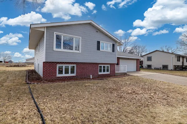 $225,000 | 821 William Street, Hamburg, MN 55339