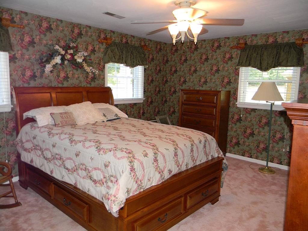8208 Barrens Road Roanoke, VA 24019 - Photo 21 of 27 Lower Level Bedroom 4