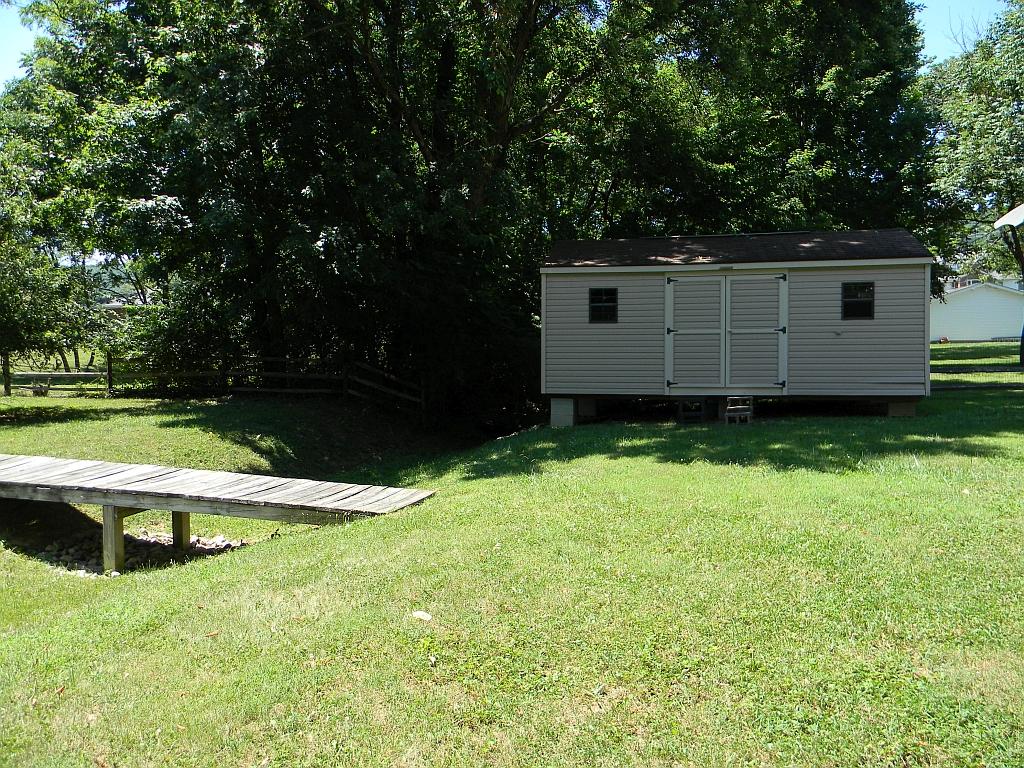 8208 Barrens Road Roanoke, VA 24019 - Photo 26 of 27 Back Yard