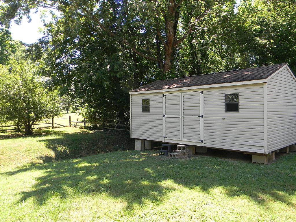 8208 Barrens Road Roanoke, VA 24019 - Photo 27 of 27 Back Yard