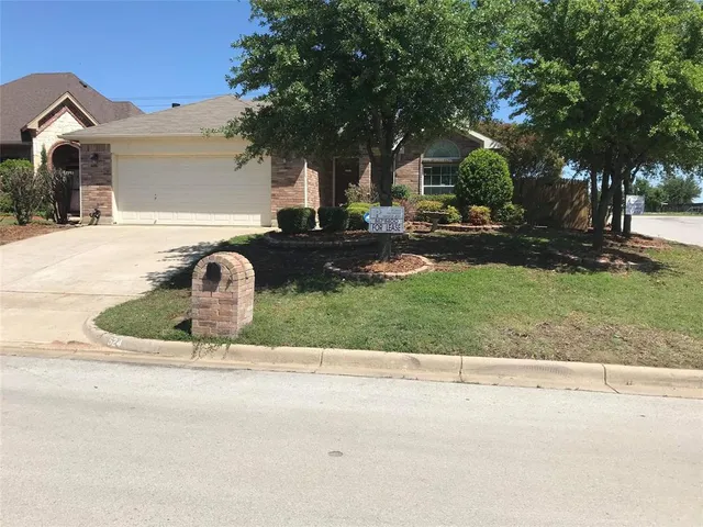 a view of yard with tree s