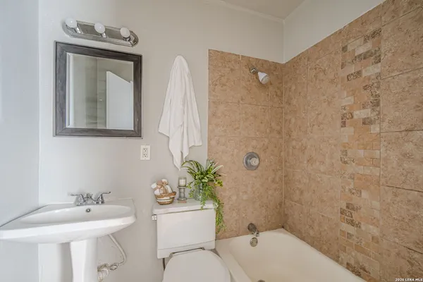 $650 | 2323 Arbor Place, Unit 1, San Antonio, TX 78207