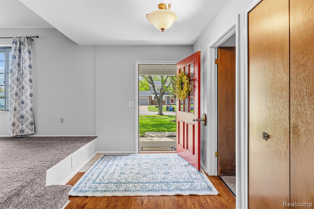 604 Luce Avenue Flushing, MI 48433 - Photo 8 of 47