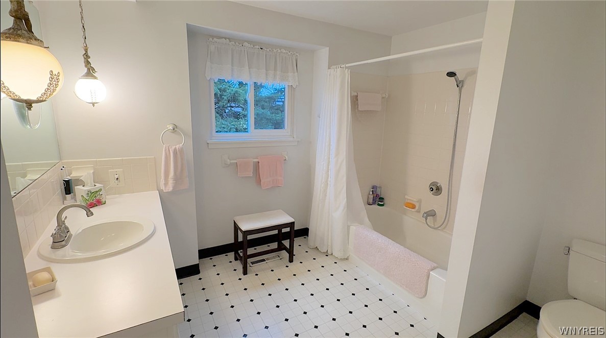 40 Harrogate Square Amherst, NY 14221 - Photo 15 of 24
