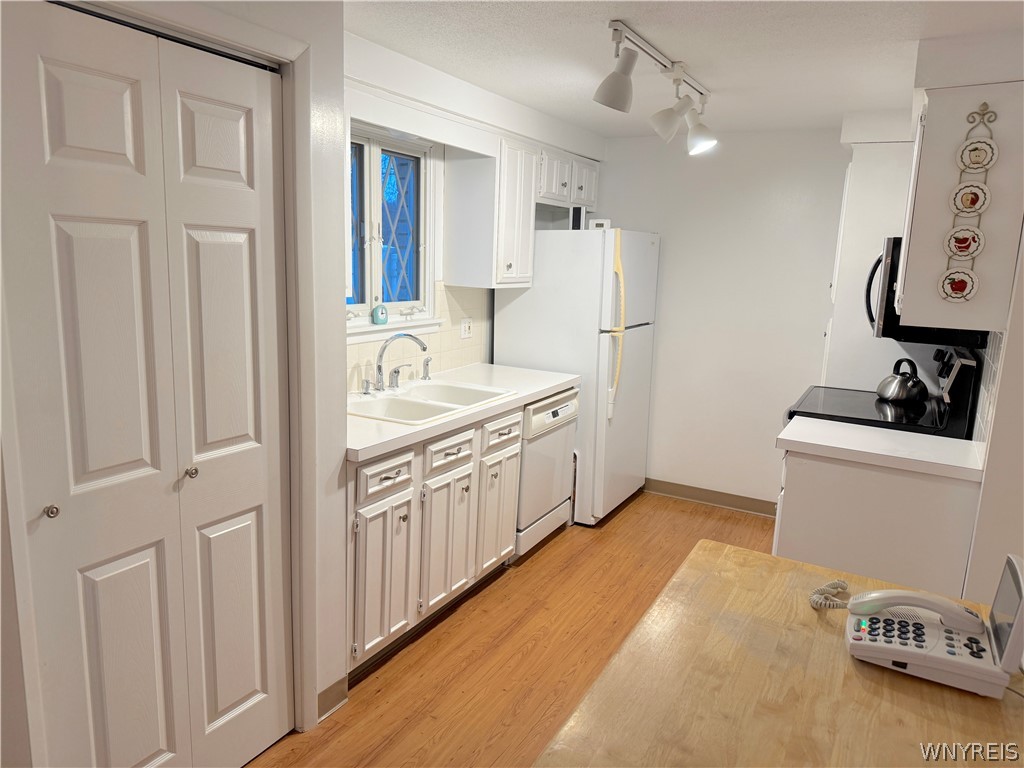 40 Harrogate Square Amherst, NY 14221 - Photo 6 of 24