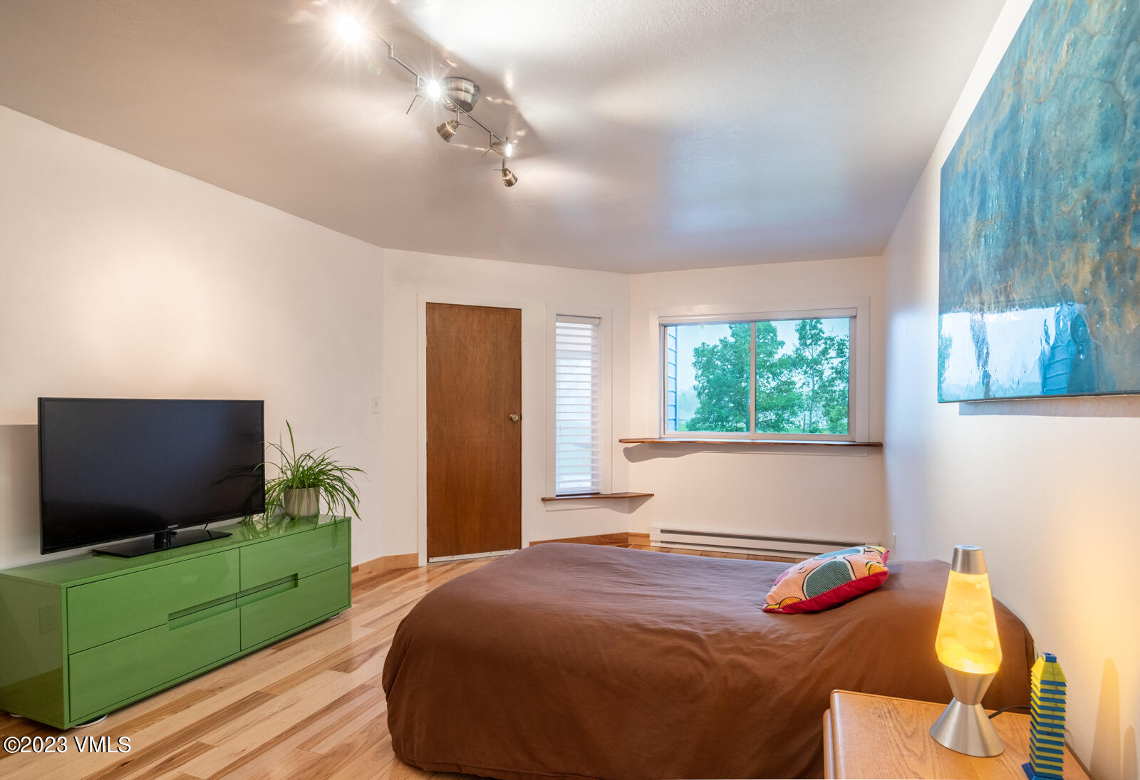 211 Nottingham Road, Unit D Avon, CO 81620 - Photo 19 of 35 a bedroom with a bed and a flat screen tv