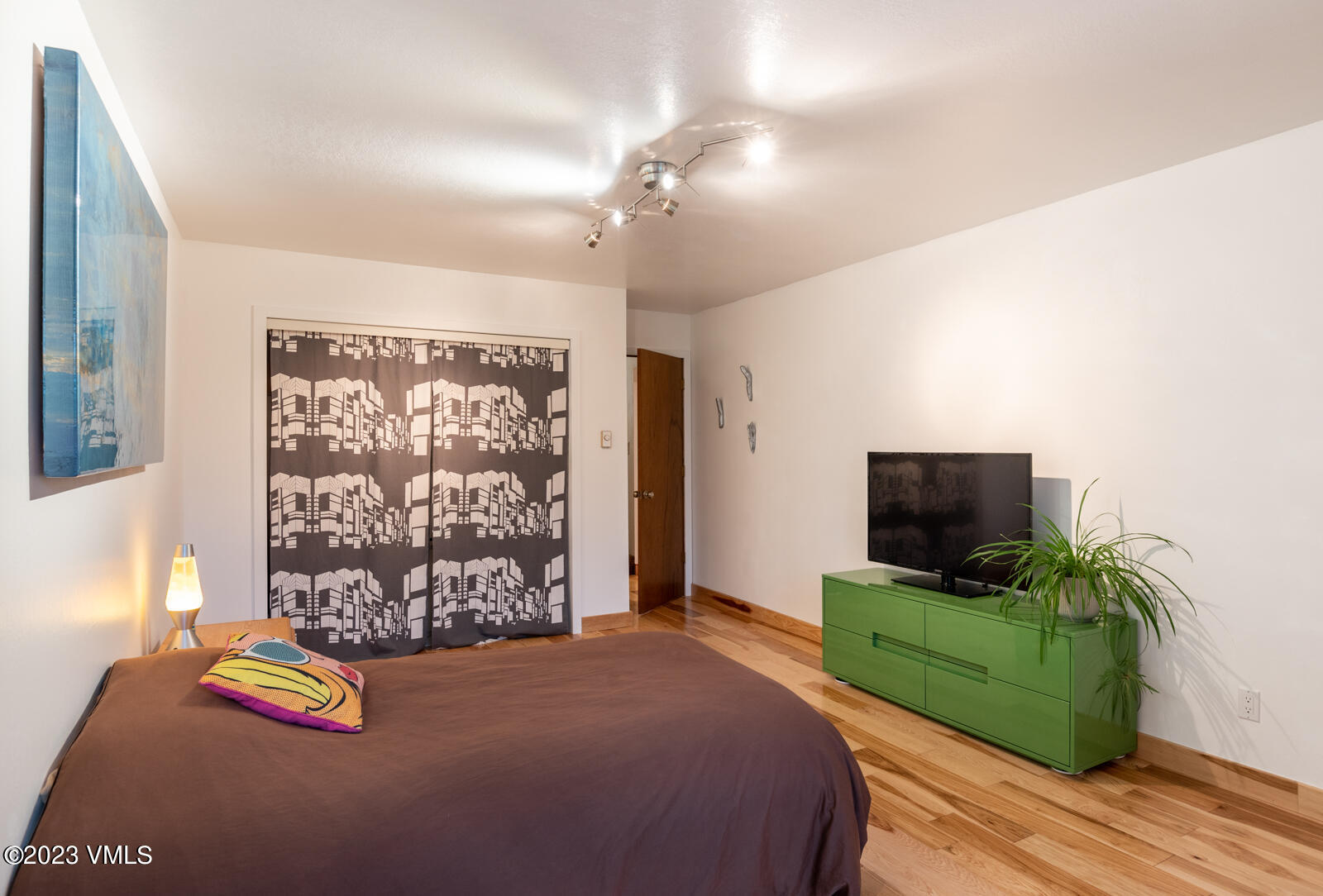 211 Nottingham Road, Unit D Avon, CO 81620 - Photo 20 of 35 a living room with furniture and a flat screen tv