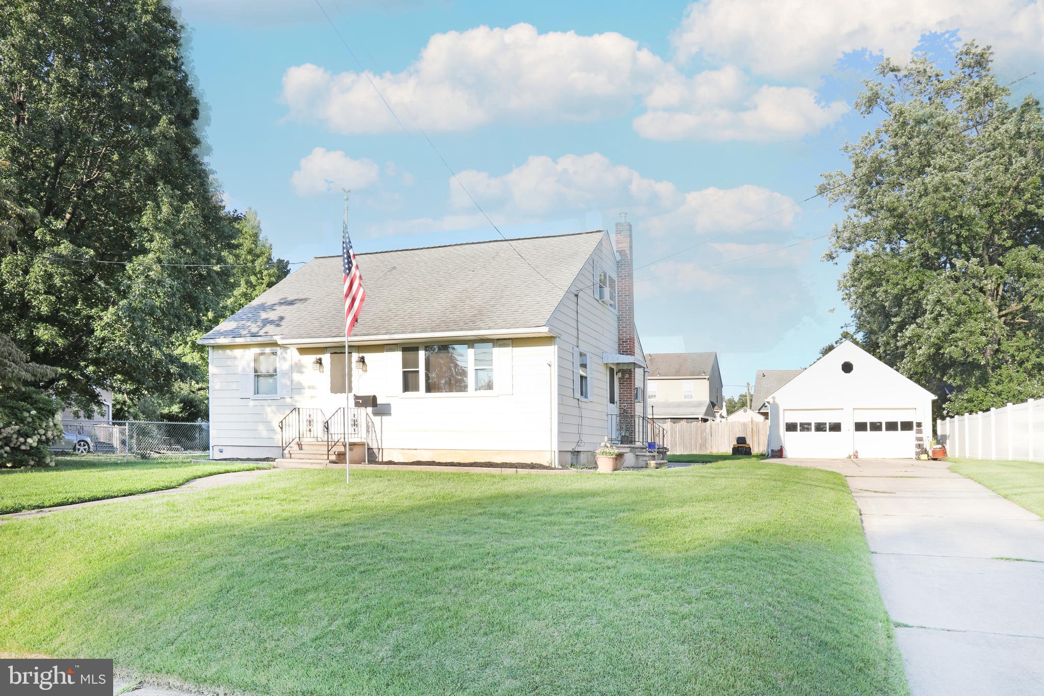 870 Rambler Avenue Runnemede, NJ 08078 - Photo 2 of 30 Cape Cod w/ 4 bedrooms & 2 car detached garage!
