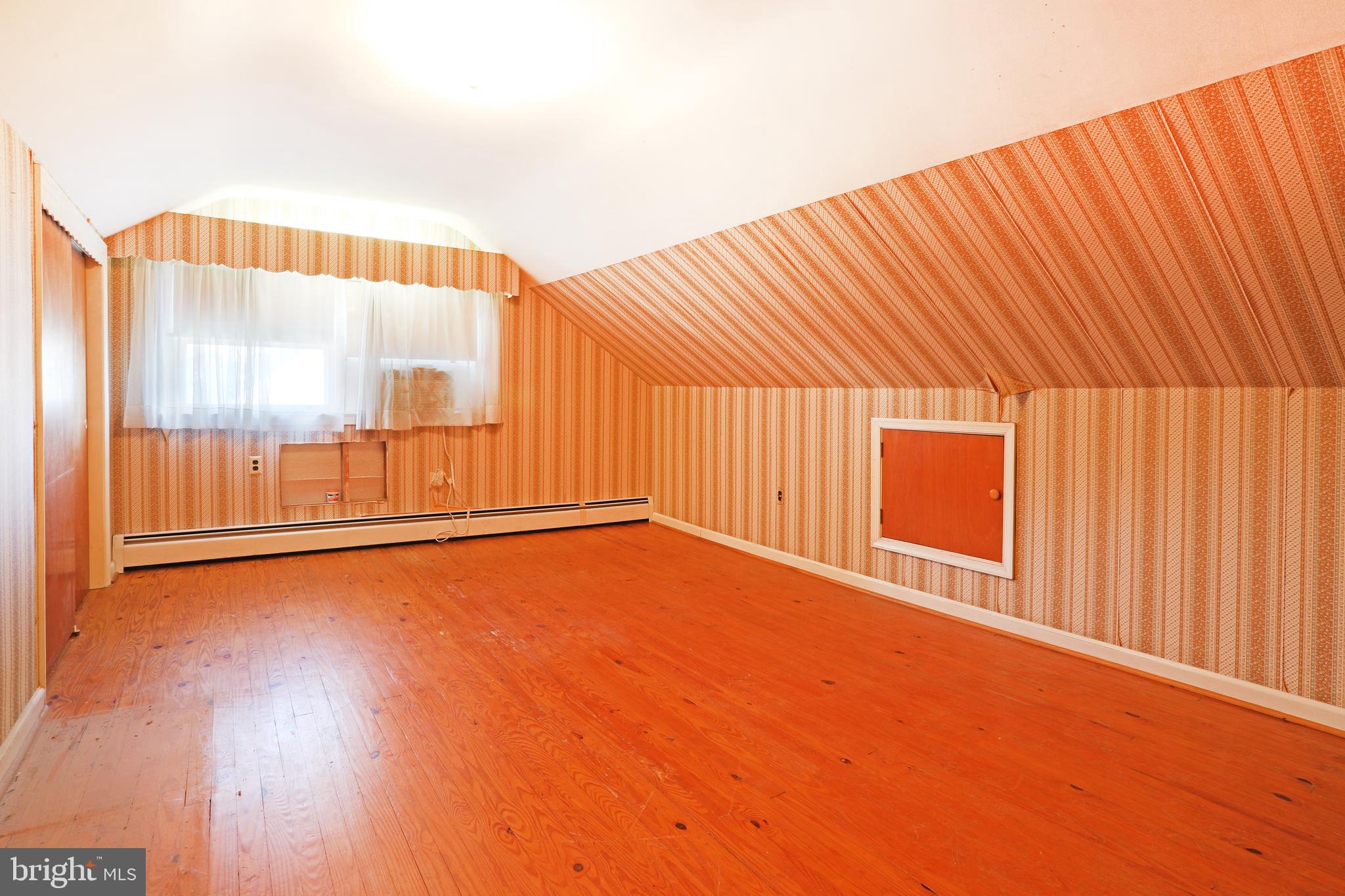 870 Rambler Avenue Runnemede, NJ 08078 - Photo 17 of 30 3rd Bedroom (upstairs)