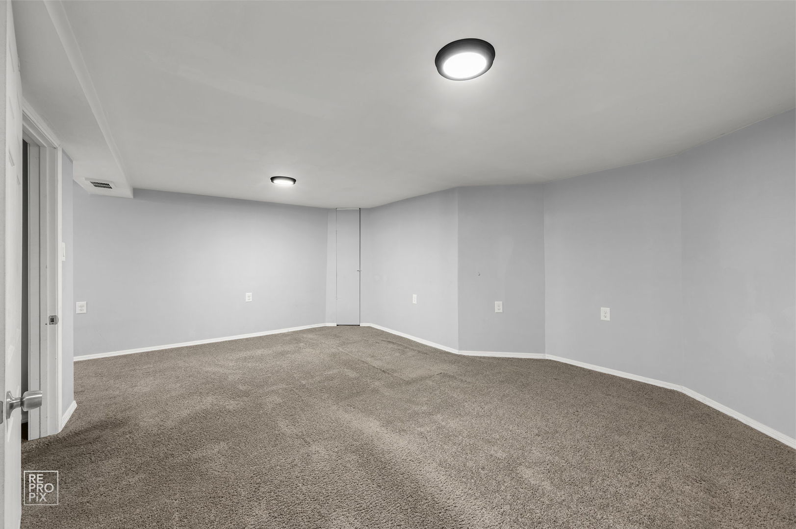 534 Palace Street Aurora, IL 60506 - Photo 11 of 12 a view of an empty room