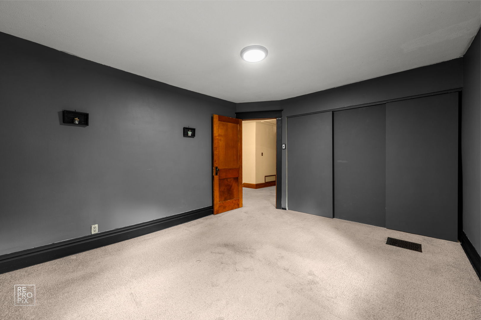 534 Palace Street Aurora, IL 60506 - Photo 7 of 12 a view of an empty room