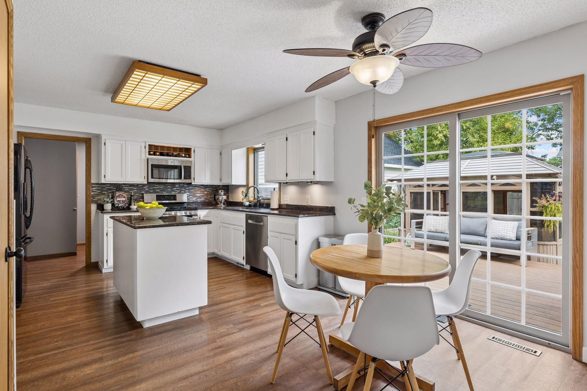9136 Pinehurst Road Woodbury, MN 55125 - Photo 6 of 86 Gallery Image 6