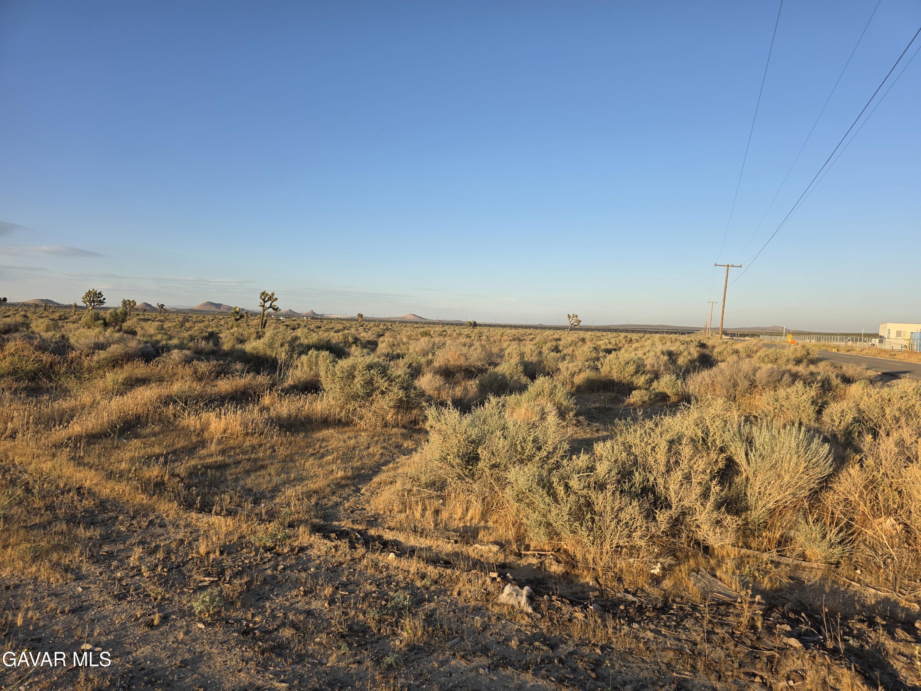Sopp Road Mojave, CA 93501 - Photo 5 of 12 a view of an empty room