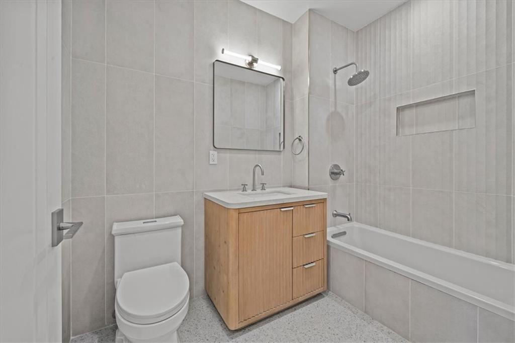 147 Luquer Street, Unit 1 Brooklyn, NY 11231 - Photo 18 of 26 2nd Bathroom