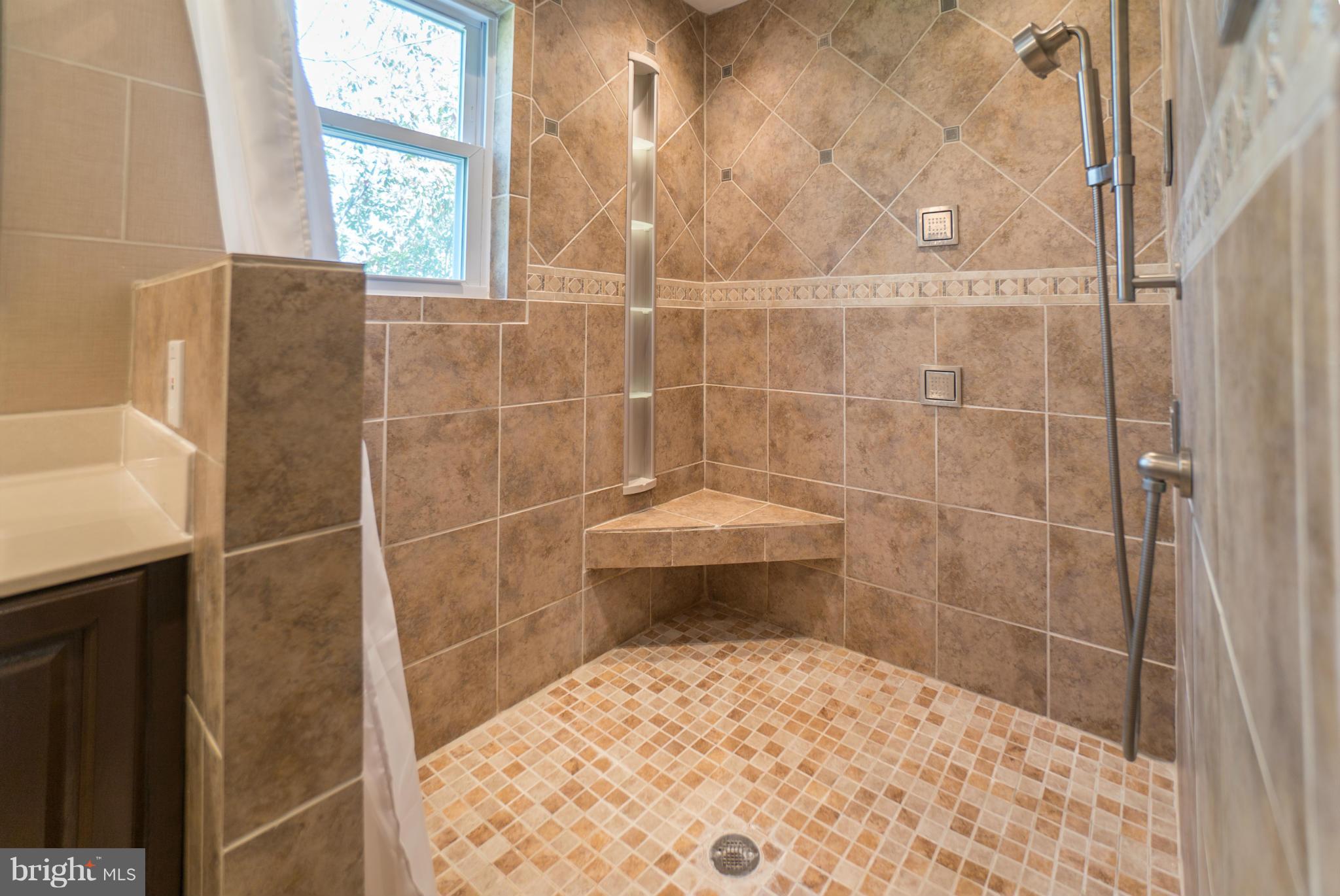 1631 Bennington Hollow Lane Reston, VA 20194 - Photo 12 of 23 Bath (Master)