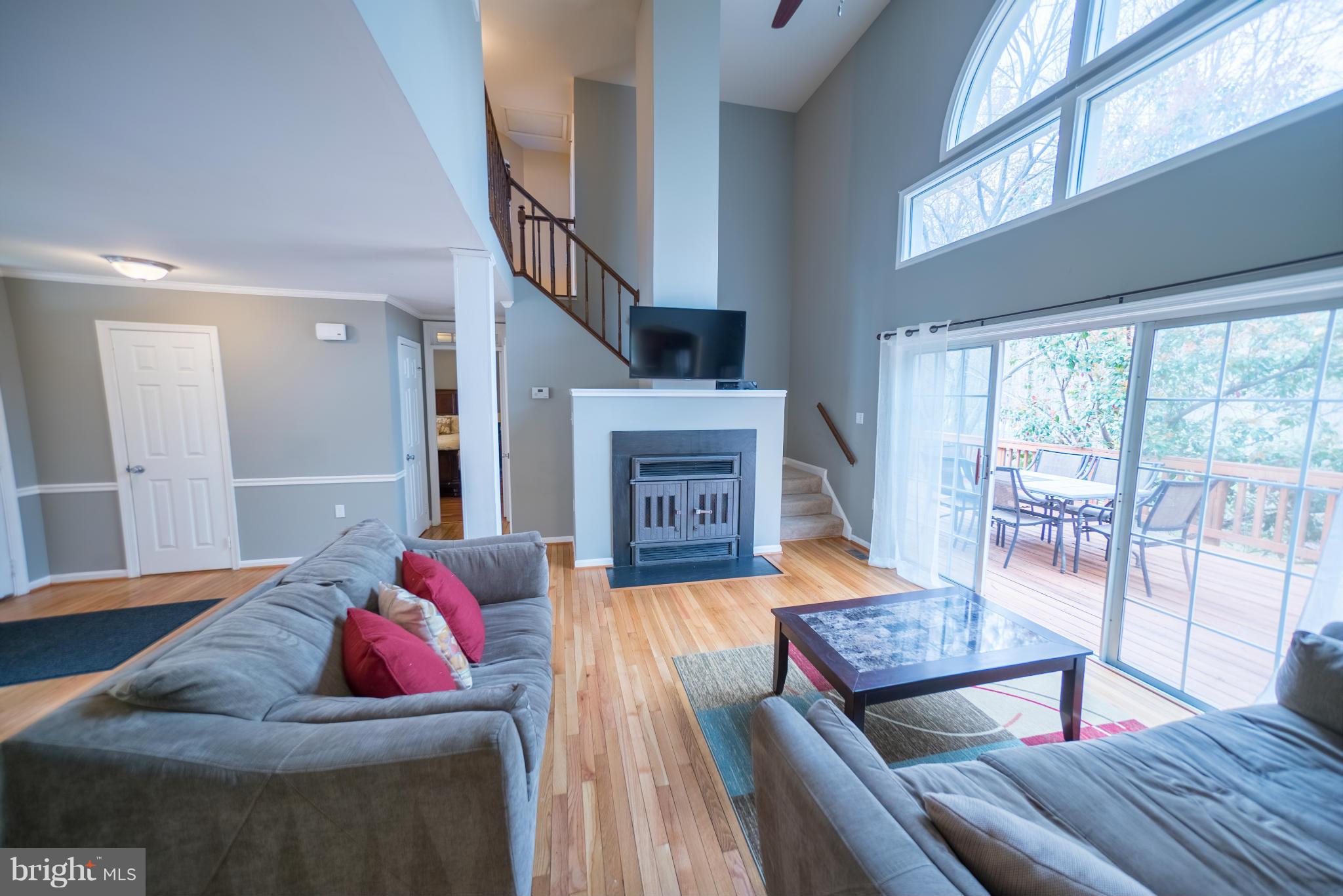 1631 Bennington Hollow Lane Reston, VA 20194 - Photo 6 of 23 Living Room
