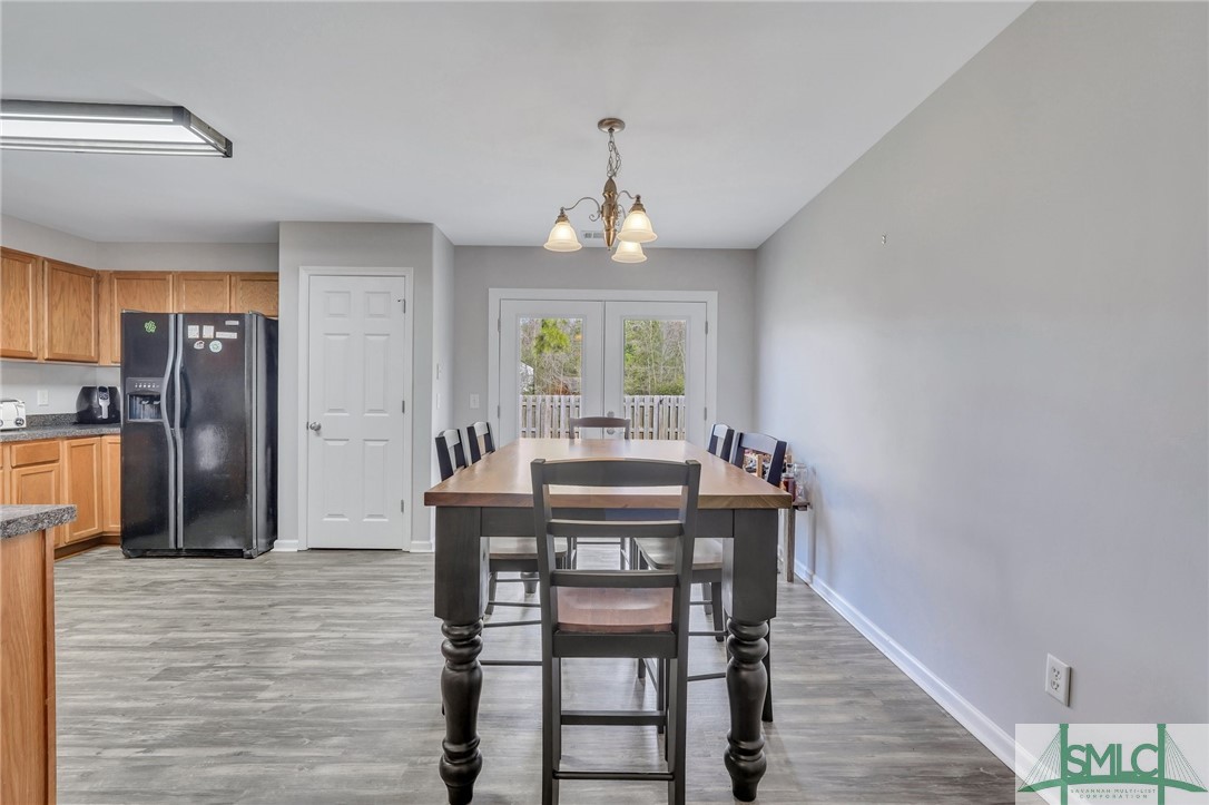 20 Old Mill Road Port Wentworth, GA 31407 - Photo 10 of 24 eat-in breakfast area in addition to kitchen bar