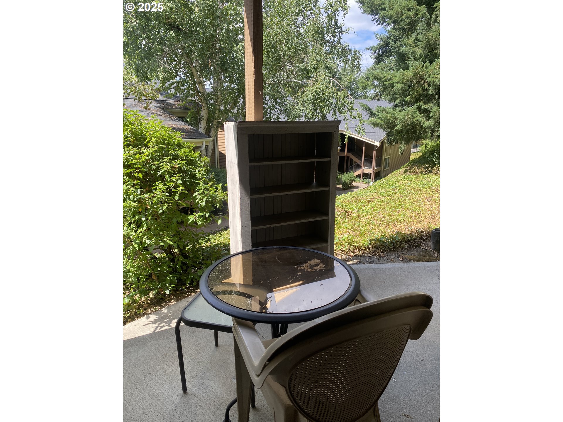 9872 Southeast Talbert Street Clackamas, OR 97015 - Photo 23 of 38 a backyard of a house with table and chairs