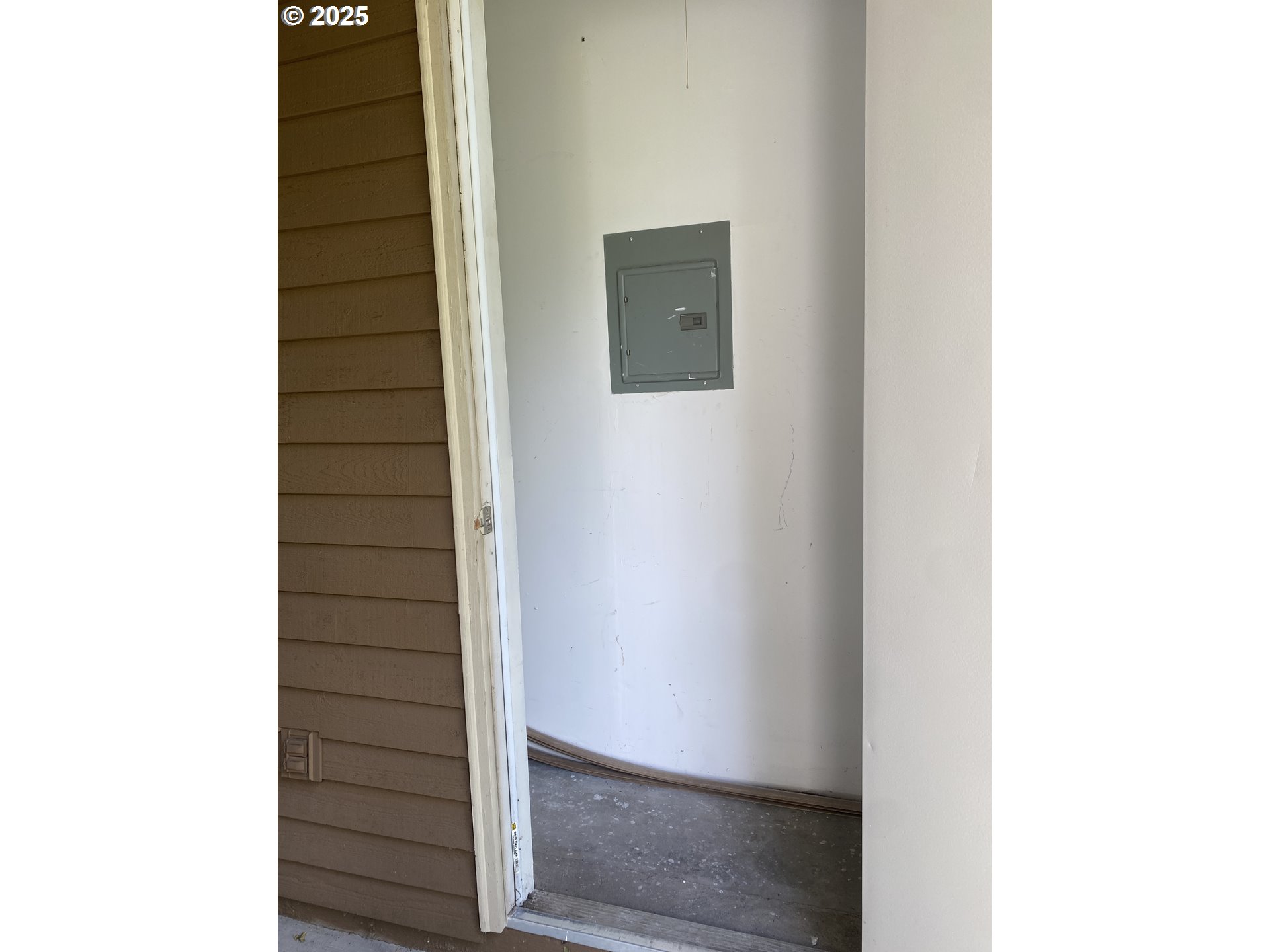 9872 Southeast Talbert Street Clackamas, OR 97015 - Photo 24 of 38 a view of door