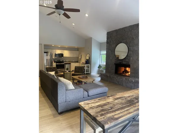 $194,900 | 9872 Southeast Talbert Street, Clackamas, OR 97015