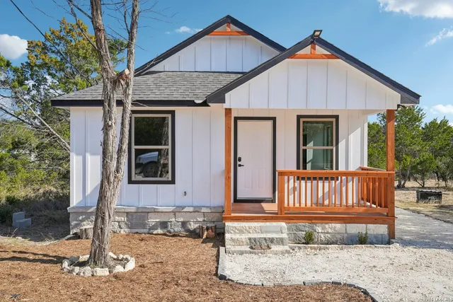 $185,000 | 118 Matt Dillon Drive, Bandera, TX 78003