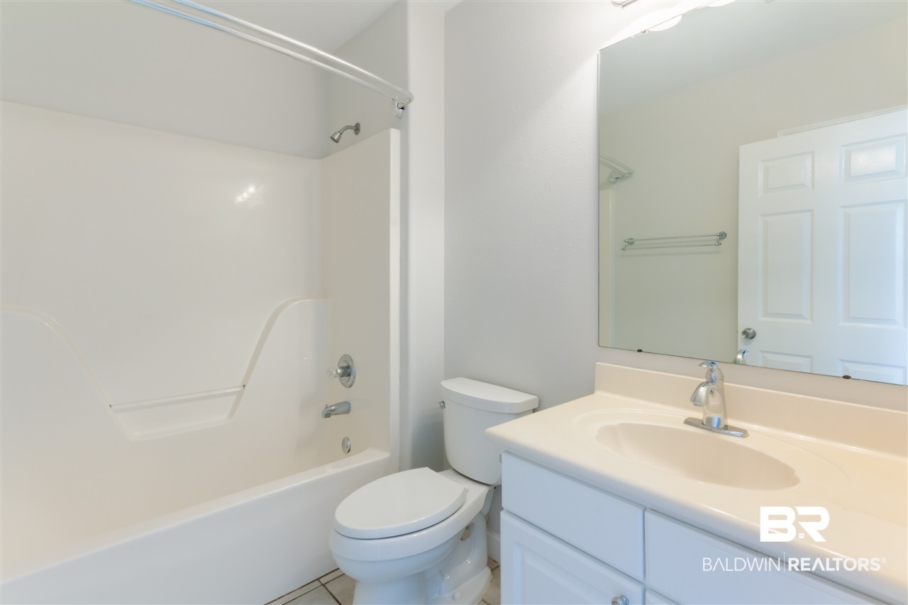 25183 Windward Place Orange Beach, AL 36561 - Photo 19 of 30 Guest Bathroom