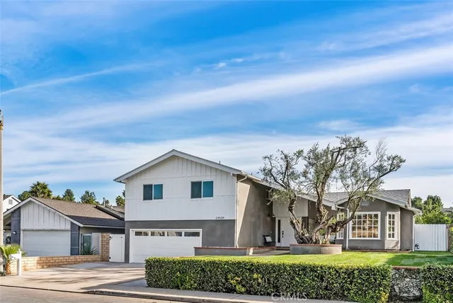 a view of house with a yard