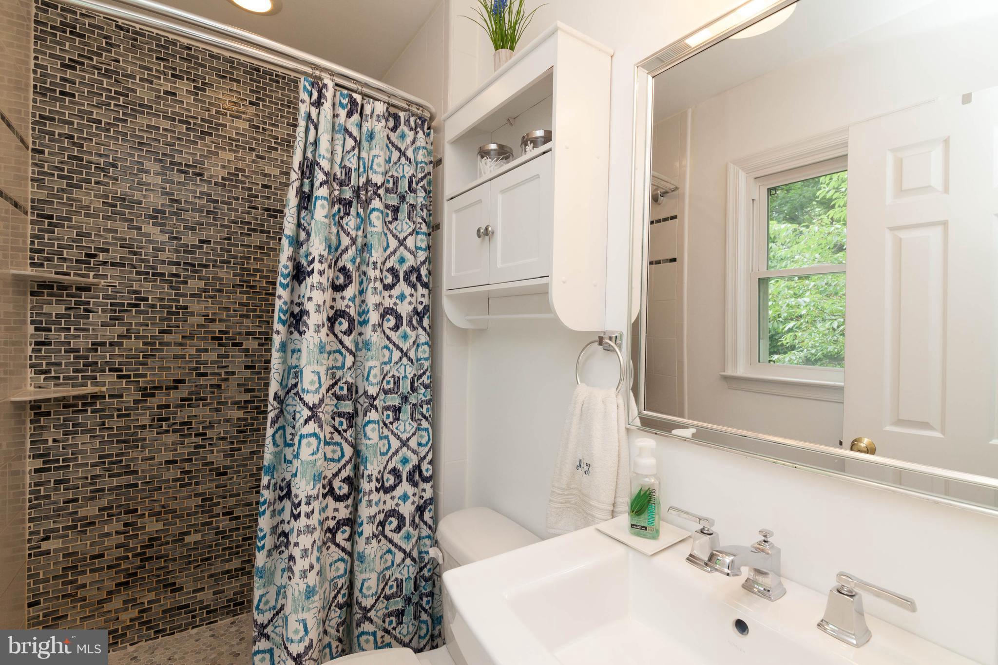 7006 Settlers Ridge Road Warrenton, VA 20187 - Photo 16 of 28 Bath (Master)