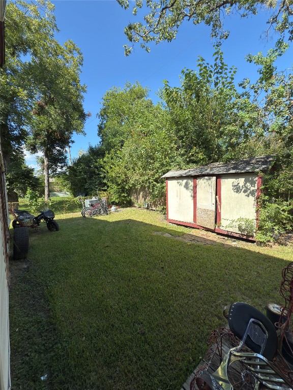 10106 Cheeves Drive Houston, TX 77016 - Photo 11 of 12 a view of a green field
