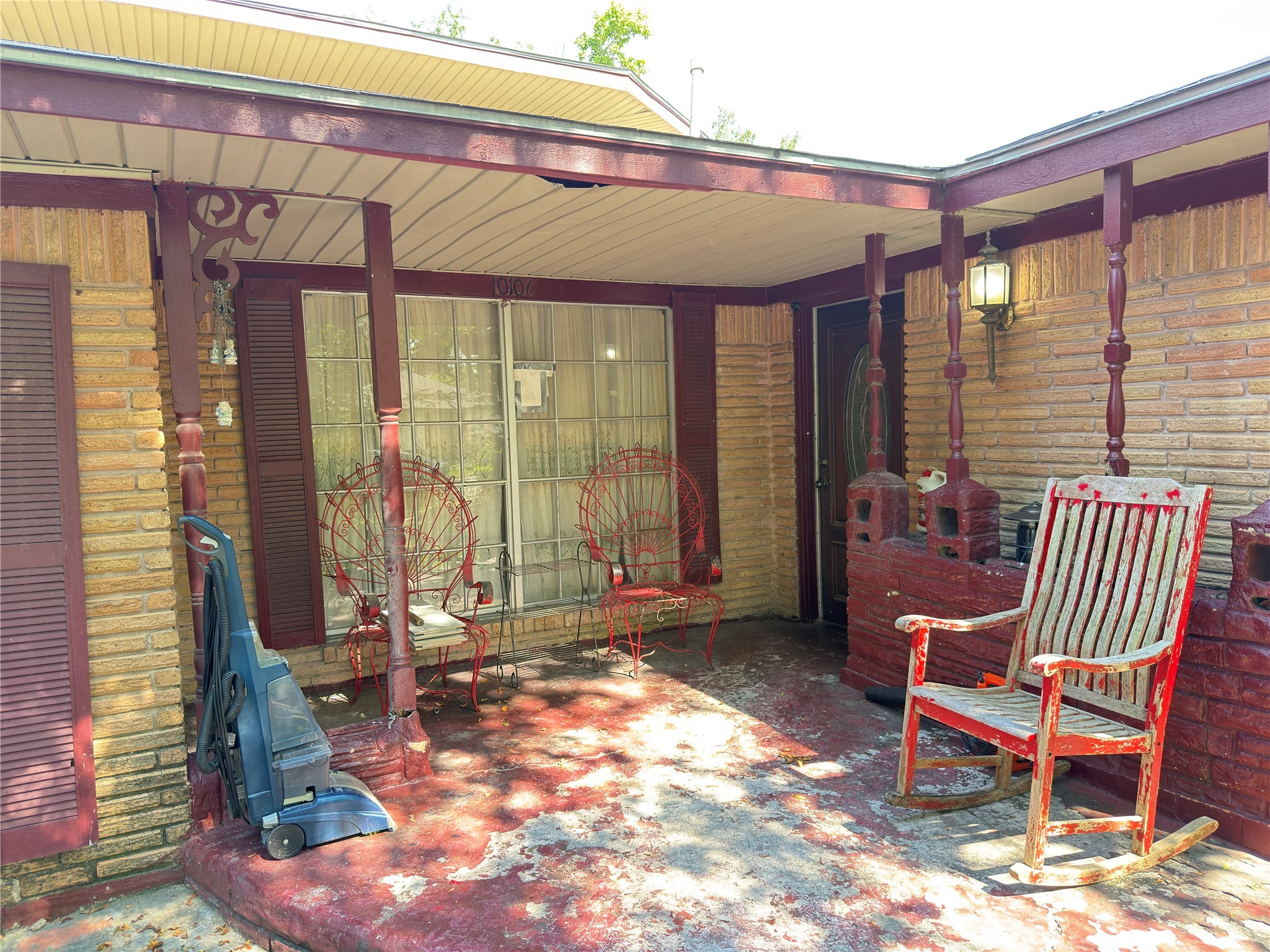 10106 Cheeves Drive Houston, TX 77016 - Photo 2 of 12 Exterior Front Porch