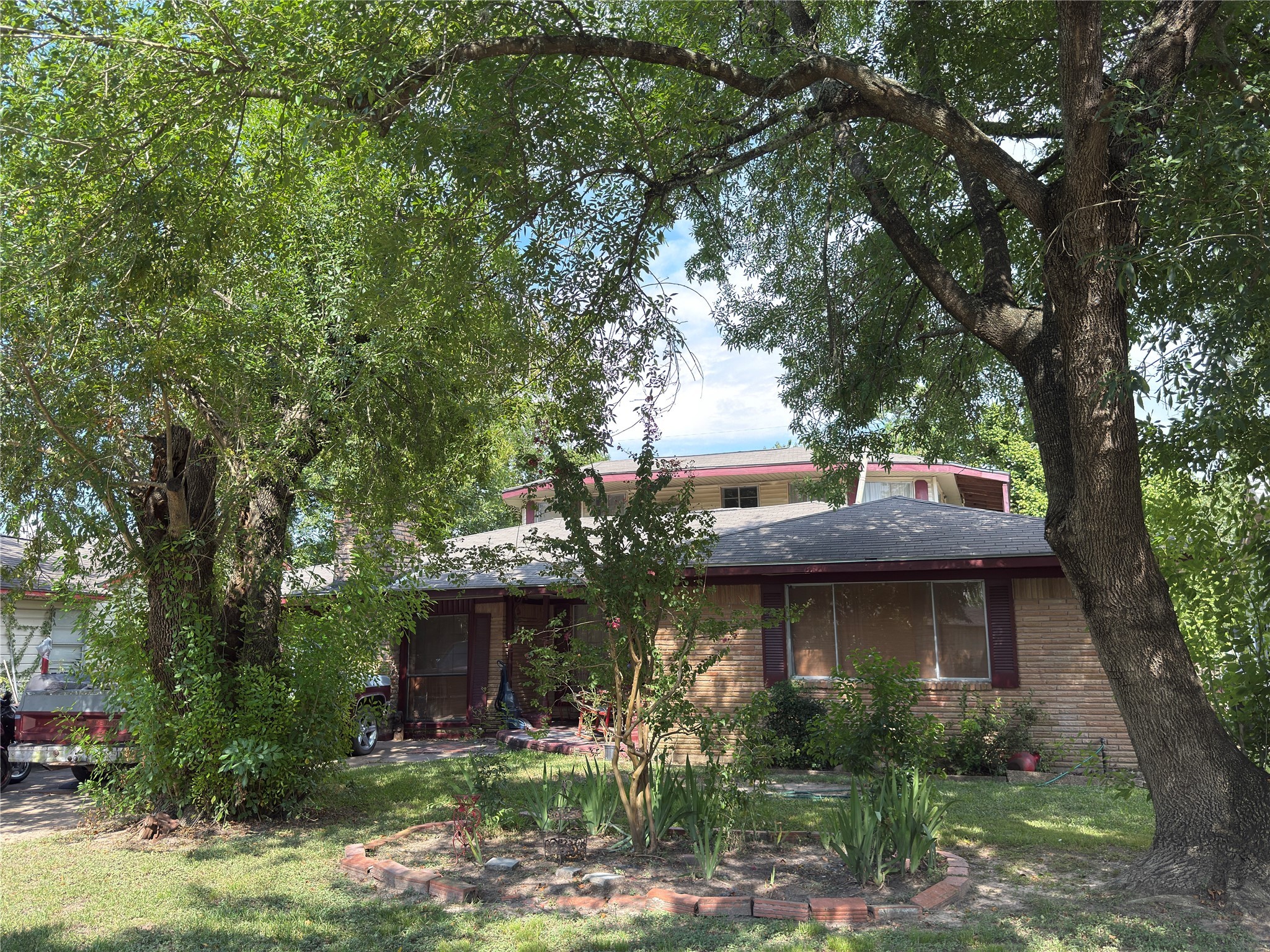 10106 Cheeves Drive Houston, TX 77016 - Photo 3 of 12 Exterior Front