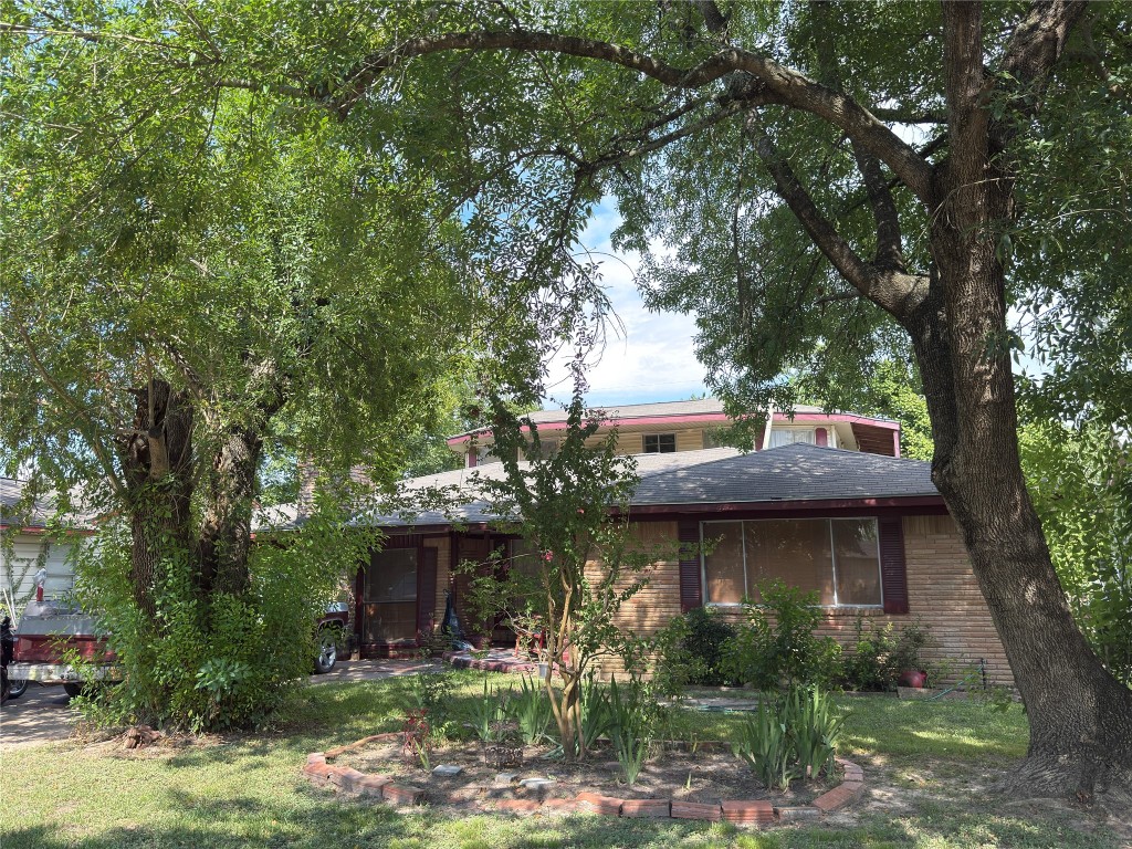 10106 Cheeves Drive Houston, TX 77016 - Photo 3 of 12 a front view of house with yard and green space