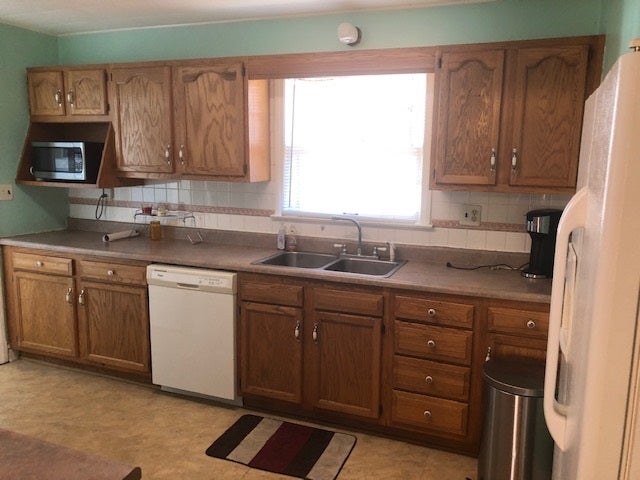 1475 Spring Valley Circle Huntington, WV 25704 - Photo 8 of 14 Gallery Image 8