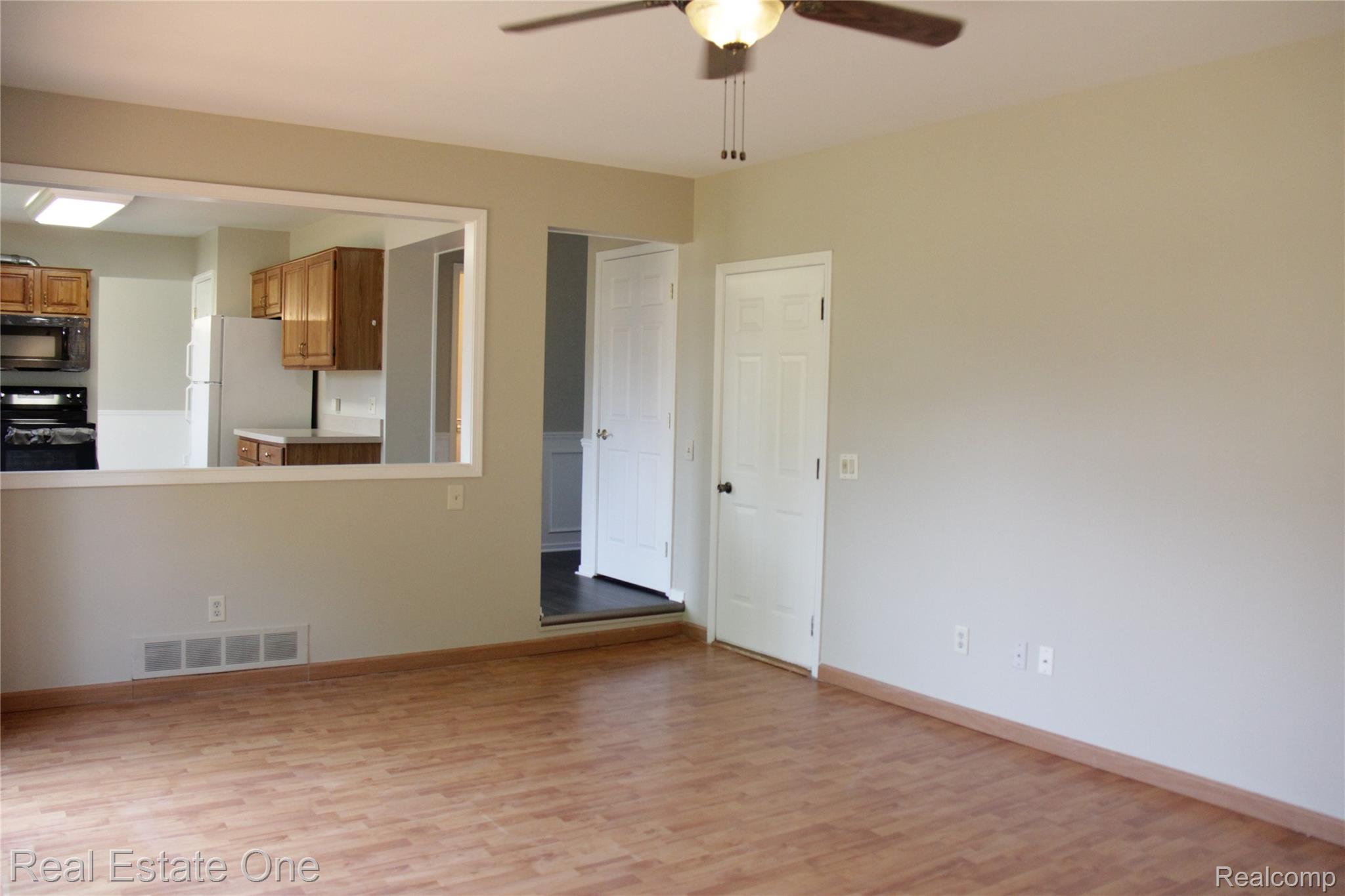 44777 Saltz Road Canton, MI 48187 - Photo 29 of 65 Family room