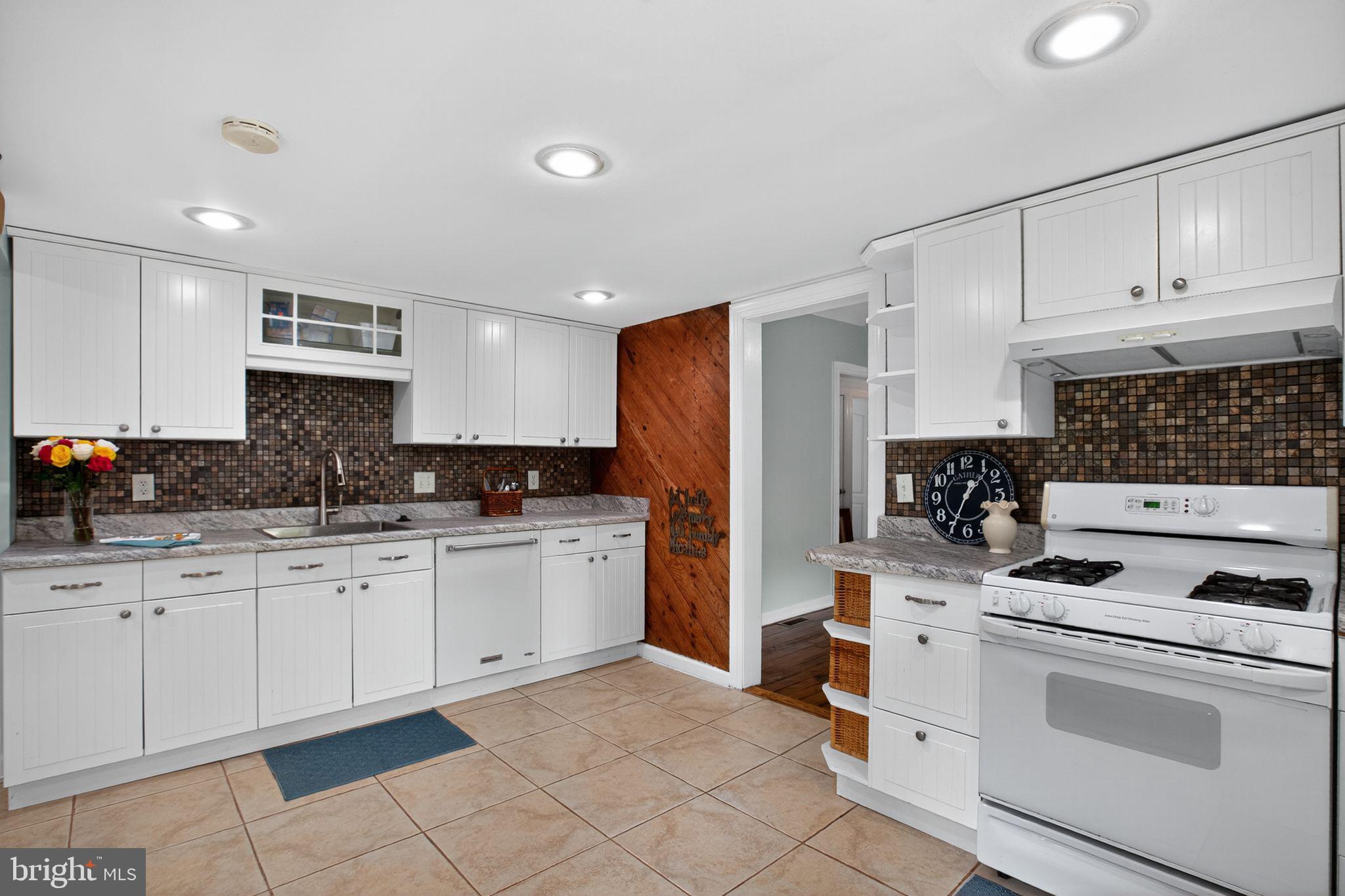 118 7th Street Colonial Beach, VA 22443 - Photo 14 of 55 Kitchen view 2