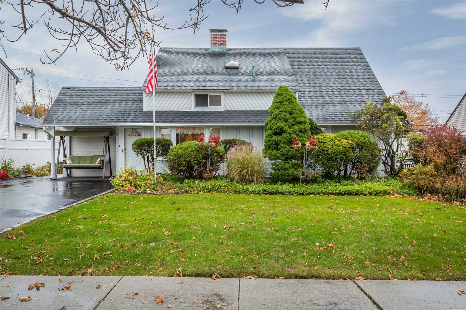 5 Hamlet Road Levittown, NY 11756 - Photo 1 of 1 Gallery Image 1