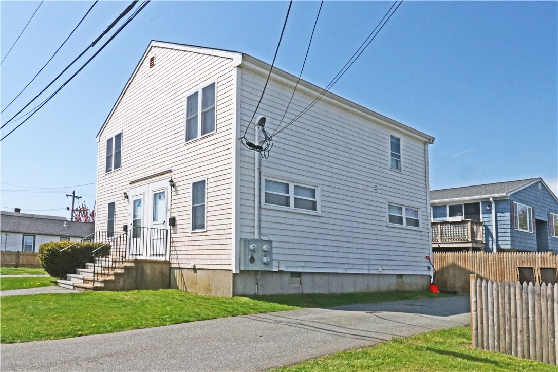 16 Race Street, Unit 2 Middletown, RI 02842 - Photo 4 of 26
