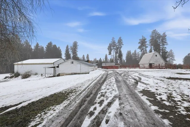 $500,000 | 305 River Road, Usk, WA 99180