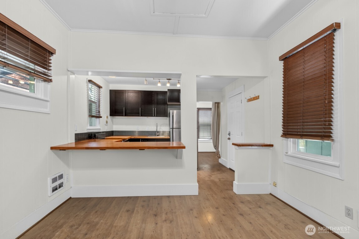 418 North 61st Street, Unit ADU Seattle, WA 98103 - Photo 13 of 23